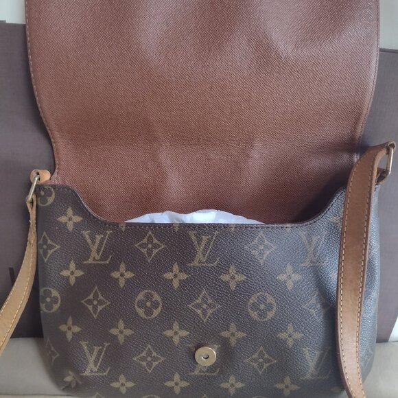 💯% Authentic Louis Vuitton Musette Tango Bag - Picture 9 of 14